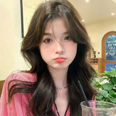 挥著翅膀的女孩
